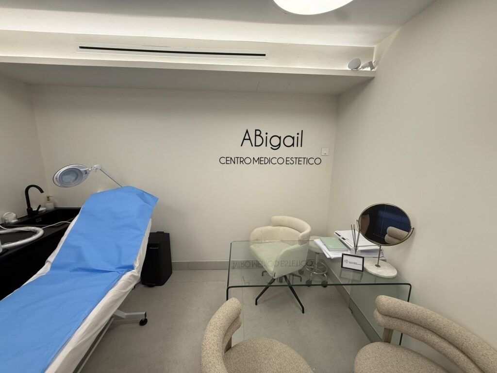 Sala de tratamiento del centro médico estético